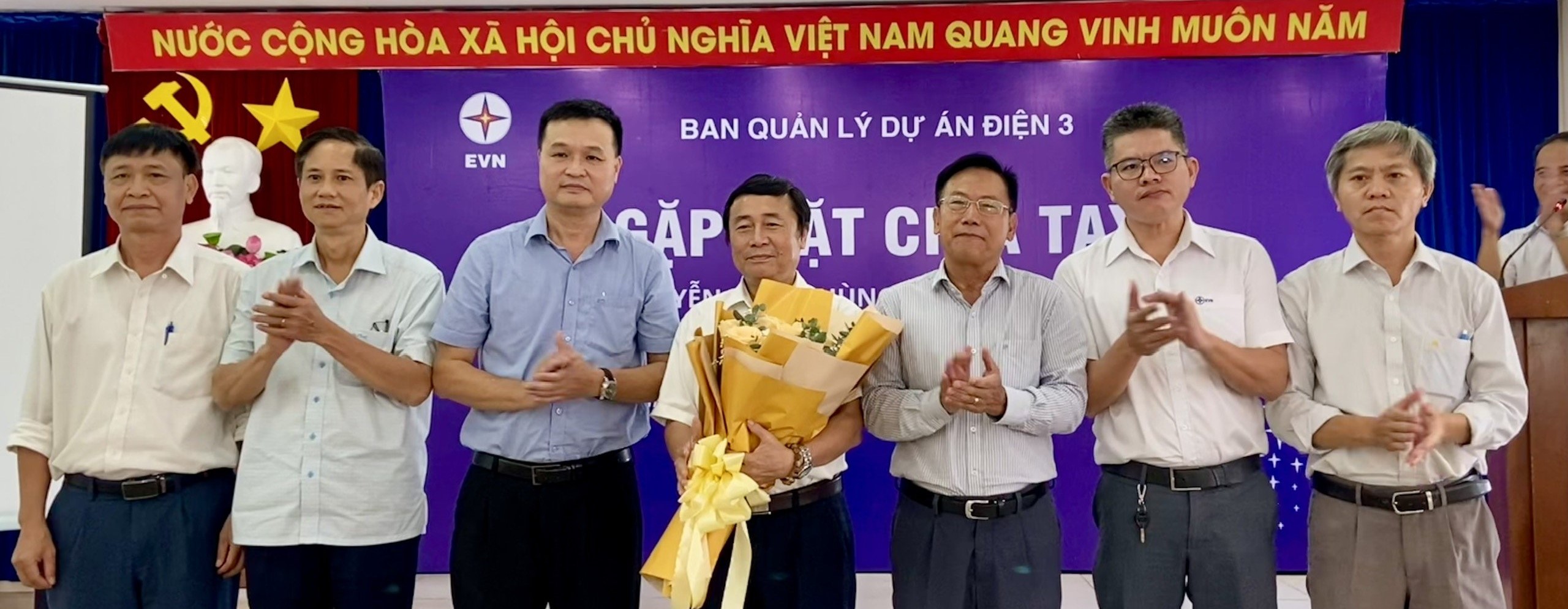 Chia tay anh Nguyễn Mạnh Hùng - Nguyên PGĐ Ban QLDA Điện 3